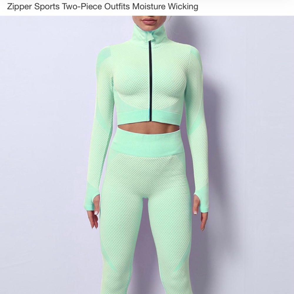 2 PC HIGH COLLAR MOISTURE WICKING THUMBHOLE YOGA SET